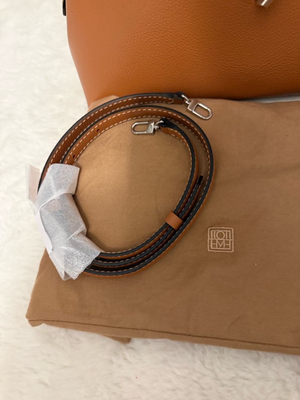 Toteme tan Pebbled Leather Shoulder Bag - Picture 10 of 16